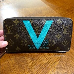 LV V Zippy Wallet